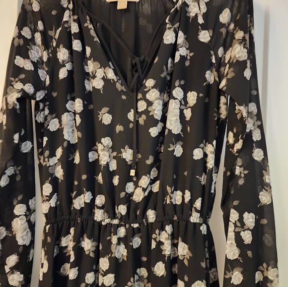 Dress - Picture 1 of 2